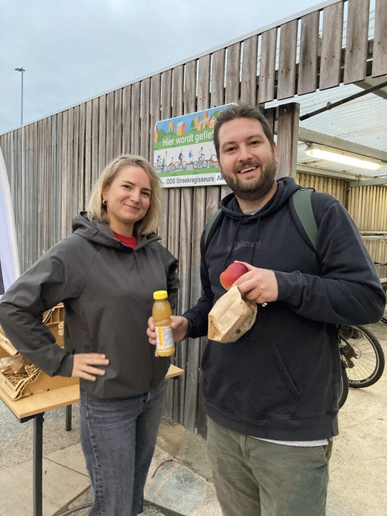 Koffiekoeken, fruit en sap!